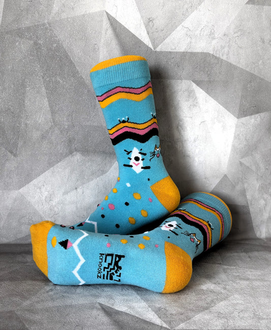 Knookz Noize hemp socks – colorful blue crew socks with bold patterns, breathable and sustainable, designed to stand out