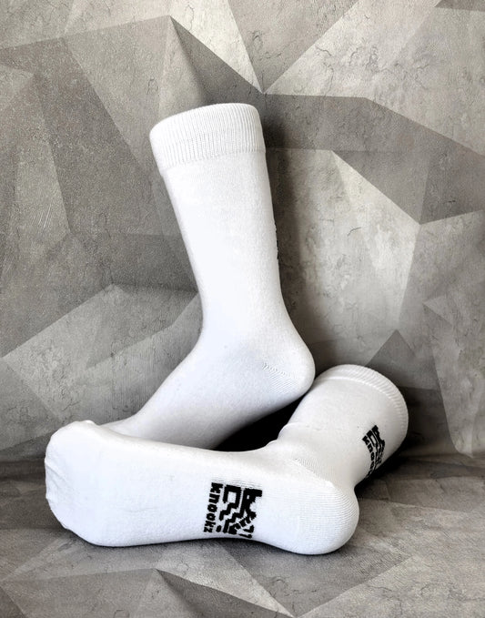 Knookz Sleet hemp socks – minimalist white crew socks, sustainable and breathable, perfect for everyday comfort